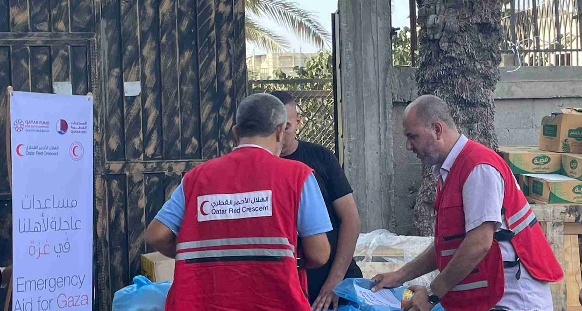 Distributes Assistance-Gaza-qrcs